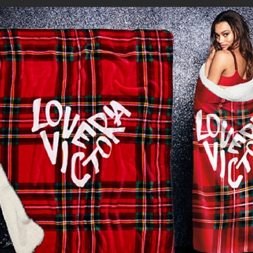 VS Sherpa Blanket **Brand NWT**